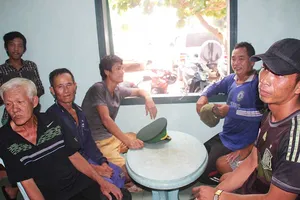 Cứu sống 10 thuyền viên bị đắm tàu 