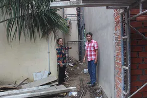 Năm hộ dân kêu cứu vì bị bịt kín lối đi 