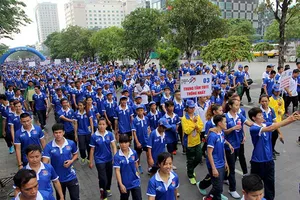 Gần 5.000 người đi bộ ủng hộ Việt Nam dự SEA Games 29