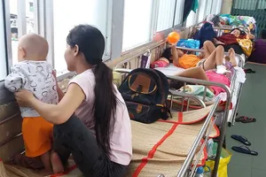 TP.HCM: ‘Chóng mặt’ khi dịch chồng dịch