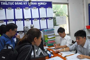 Cài cắm lợi ích nhóm vào giấy phép con 