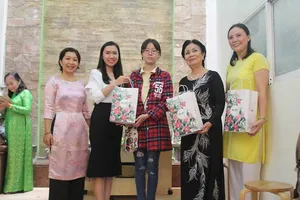 Áo dài chuyền tay cho nữ sinh THPT