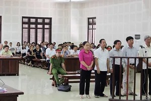 Vật chứng vụ buôn lậu gỗ bị bán mất?