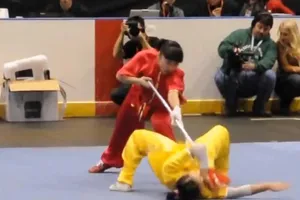 Màn biểu diễn đối kháng wushu 'cực chất'