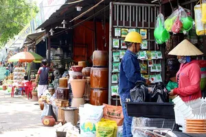 Giải tỏa 3 cây xăng, 50 kiốt cạnh Tân Sơn Nhất