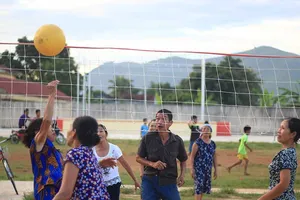 Vợ chơi thể thao, chồng vào bếp 