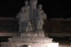 Tượng đài ở Bắc Kạn đổ sập là do nghịch phá