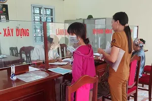 Vụ bút phê lý lịch: Dân bức xúc việc đóng góp 