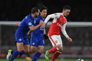 Thầy trò ông Wenger thừa thắng xông lên