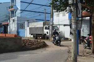 Vũng Tàu lý giải vụ cấp phép xây dựng lấn đường nhựa