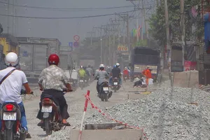 Tái lập mặt đường ẩu, dân TP.HCM kêu khổ