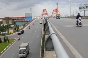 Tai nạn rình rập tại nút giao trên cầu Bình Lợi