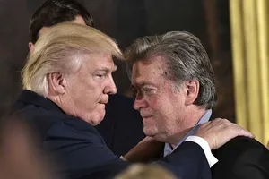 Cố vấn của Tổng thống Trump lung lay ghế