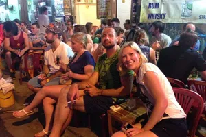 Từ ngã tư quốc tế đến phố Tây ba lô