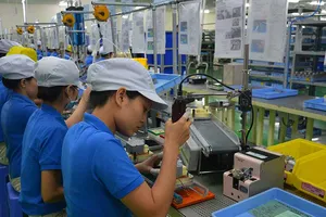 Tăng thuế ồ ạt, dân lãnh đủ