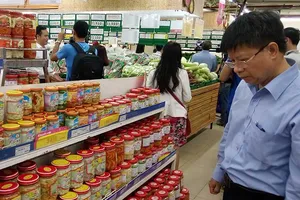 Bộ Tài chính họp, các chuyên gia phản pháo