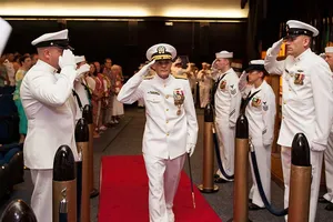 Mỹ cảnh báo đối thủ sau tai nạn tàu khu trục