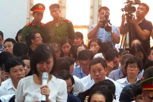 Tòa ‘đuối’ khi kiểm tra căn cước 700 người 