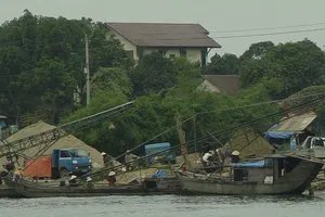 Trộm cát lộng hành trên sông Hương