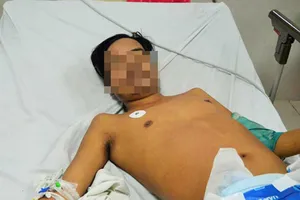 Sống sót sau gần một tuần bị rắn cắn đến hoại tử chân 