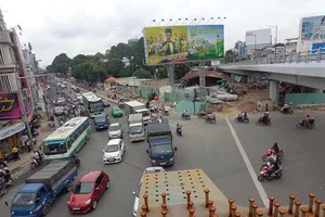 Hôm nay, bắt đầu làm nhánh thứ 2 cầu vượt Nguyễn Kiệm