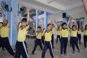 Thoát cảnh trường ‘treo’, thầy trò mừng rơi nước mắt 