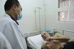 Bệnh nhân người nước ngoài chây ỳ bám bệnh viện