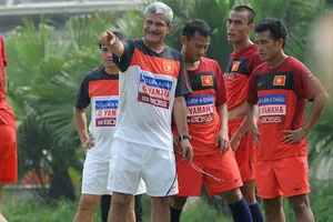 VFF chọn thầy nội hay thầy ngoại?