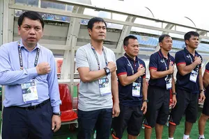 Ai đủ ‘cơ’ để nhắc HLV trưởng?