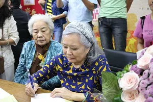 Trần Tố Nga: Không thể khác được, hãy cứ chiến đấu!