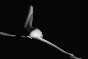 Ảnh khỏa thân: Cấp phép khó cỡ nào?