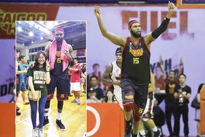 Darius Lewis: ‘Thần đèn’ 2,11 m thành ‘hot boy’