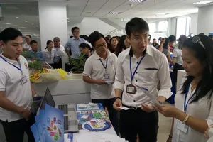 Bị cấm đi thăm con vì… nợ thuế