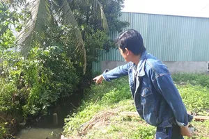 Lo mương thoát nước bị lấp vì hàng xóm xây nhà
