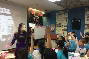 Việt kiều nhí học tiếng Việt ở Đài Loan