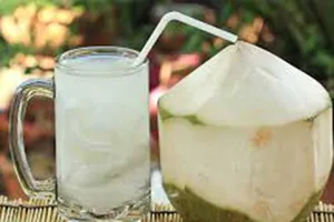 Công dụng làm đẹp bất ngờ của nước dừa