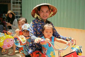 Ấm áp Trung thu sớm ở đảo Nam Du