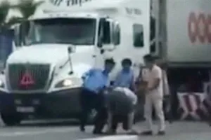 Đình chỉ 3 nhân viên trạm thu phí QL5