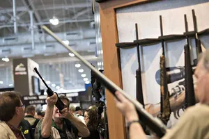 Thảm kịch Las Vegas: Mỹ lại sục sôi chuyện cũ