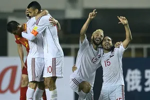 Bóng lăn và ‘hòa bình’ trên mảnh đất đầy bom đạn