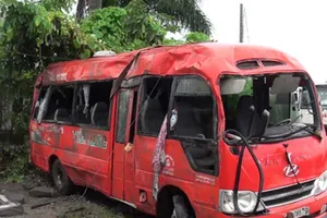 Cần Thơ thông tin vụ xe khách đâm cột điện