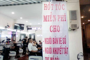 Chủ tiệm salon hớt tóc miễn phí cho người nghèo