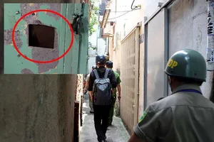 Mua ma túy qua ô cửa ở khu phố Tây