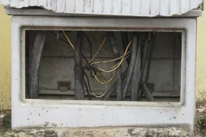 Góc ảnh: Tủ điện mất nắp