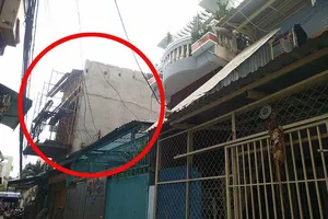 Xây nhà không phép, uy hiếp an toàn cả khu