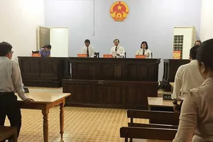 Tòa đình chỉ vụ kiện giám đốc sở, VKS kháng nghị