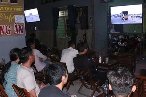 Mang ‘rạp’ phim chống tệ nạn xã hội ra quán cà phê