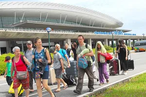 Tự do xài tiền đô tại Phú Quốc: Nên không?