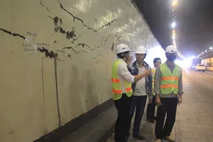 Thuê chuyên gia thẩm định vết nứt hầm Hải Vân