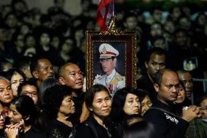 Thái Lan: Biển người tiễn biệt vua Bhumibol